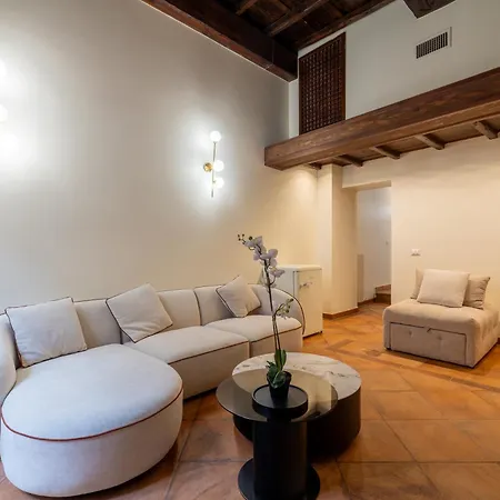 Elegant Design Two Bedroom Near Spanish Steps Center