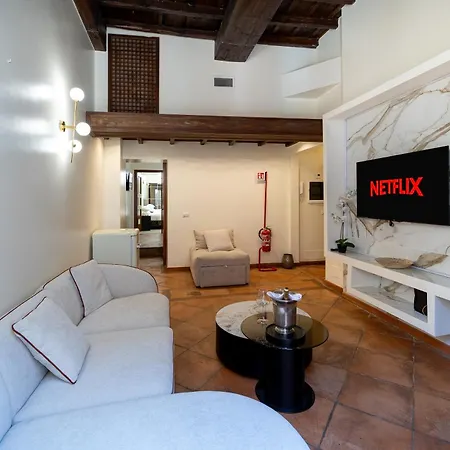 Elegant Design Two Bedroom Near Spanish Steps Center *