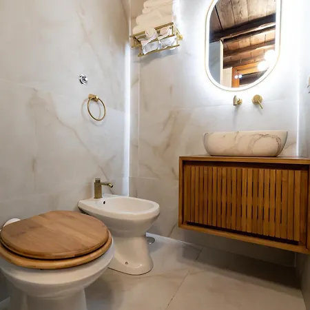 Elegant Design Two Bedroom Near Spanish Steps Center