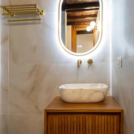 Elegant Design Two Bedroom Near Spanish Steps Center *