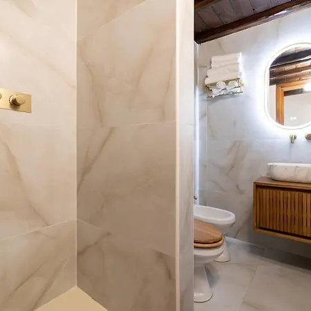 Elegant Design Two Bedroom Near Spanish Steps Center Apartament